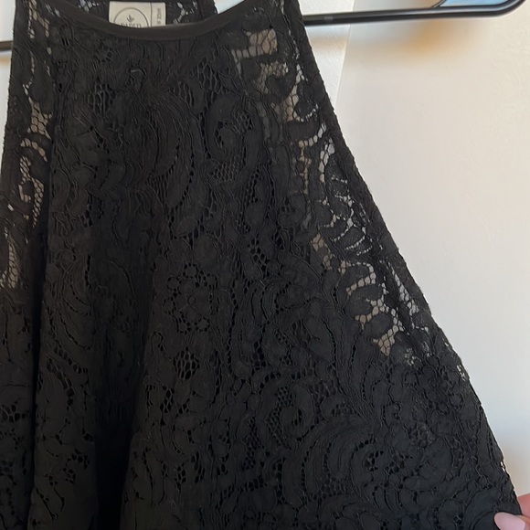 Black tank top - Picture 2 of 2